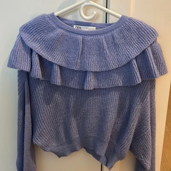 NEVER WORN Ruffle sweater - Picture 2 of 4